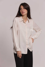 Carica l'immagine nel visualizzatore di Gallery, camicia uomo in mano seta - mimì muà - panna
