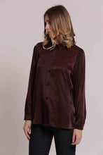 Carica l'immagine nel visualizzatore di Gallery, camicia uomo in mano seta - mimì muà - prugna
