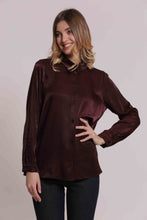 Carica l'immagine nel visualizzatore di Gallery, camicia uomo in mano seta - mimì muà - prugna
