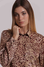 Carica l'immagine nel visualizzatore di Gallery, camicia uomo fantasia maculato - mimì muà - cammello prugna

