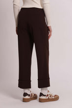 Carica l'immagine nel visualizzatore di Gallery, pantalone con risvoltino in scuba crepe - mimì muà - moro
