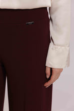 Carica l'immagine nel visualizzatore di Gallery, pantalone palazzo in scuba crepe - mimì muà - prugna
