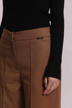 Carica l'immagine nel visualizzatore di Gallery, pantalone in vanz con risvoltino sul fondo - mimì muà -  cammello
