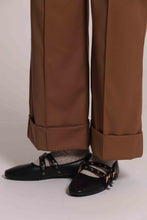 Carica l'immagine nel visualizzatore di Gallery, pantalone in vanz con risvoltino sul fondo - mimì muà -  cammello
