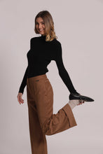 Carica l'immagine nel visualizzatore di Gallery, pantalone in vanz con risvoltino sul fondo - mimì muà -  cammello
