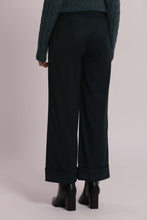 Carica l'immagine nel visualizzatore di Gallery, pantalone in vanz con risvoltino sul fondo - mimì muà - verde
