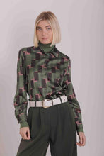 Carica l&#39;immagine nel visualizzatore di Gallery, camicia da uomo fantasia geometrica - mimì muà - verde militare
