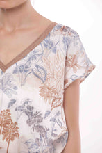 Carica l&#39;immagine nel visualizzatore di Gallery, blusa scollo a V fantasia foliage - mimì muà - azzurro
