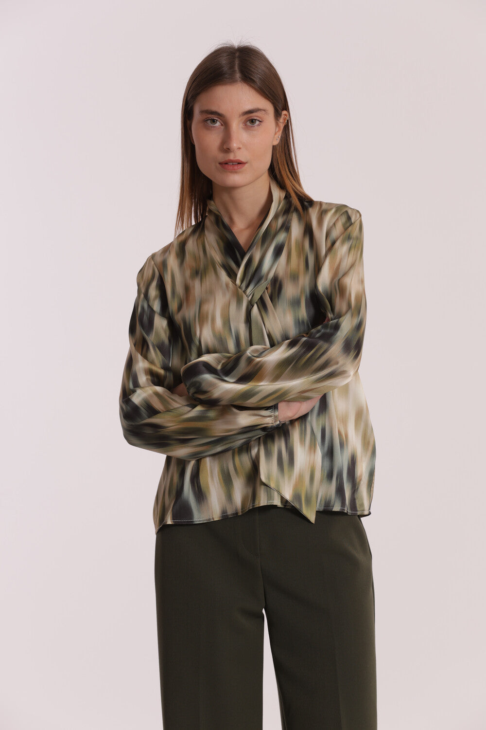 blusa con cravattino fantasia fusion  - mimì muà - verde militare