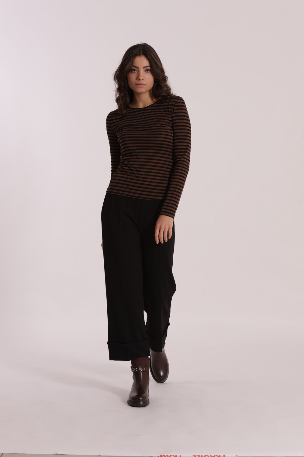 pantalone cropped con risvoltino in crepe   - mimì muà - nero