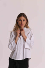 Carica l'immagine nel visualizzatore di Gallery, camicia con maniche ampie   - mimì muà -  bianco
