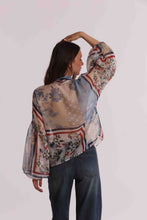 Carica l'immagine nel visualizzatore di Gallery, blusa fantasia floreale dettaglio fiocco - mimì muà - azzurro
