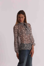 Carica l'immagine nel visualizzatore di Gallery, blusa fantasia con fiocco - mimì muà - nero
