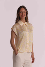 Carica l'immagine nel visualizzatore di Gallery, camicia maniche corte  - mimì muà - giallo chiaro

