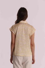 Carica l'immagine nel visualizzatore di Gallery, camicia maniche corte  - mimì muà - giallo chiaro
