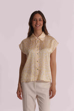 Carica l'immagine nel visualizzatore di Gallery, camicia maniche corte  - mimì muà - giallo chiaro

