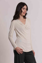 Carica l'immagine nel visualizzatore di Gallery, blusa con scollo drappeggiato  - mimì muà - burro
