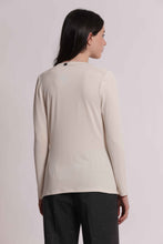 Carica l'immagine nel visualizzatore di Gallery, blusa con scollo drappeggiato  - mimì muà - burro
