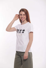 Carica l&#39;immagine nel visualizzatore di Gallery, t-shirt  &quot; BE DIFFERENT  - mimì muà - bianco
