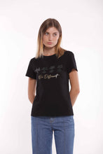 Carica l&#39;immagine nel visualizzatore di Gallery, t-shirt  &quot; BE DIFFERENT  - mimì muà - nero
