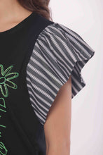 Carica l&#39;immagine nel visualizzatore di Gallery, t-shirt con maniche a righe - mimì muà - nero
