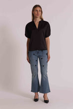 Carica l'immagine nel visualizzatore di Gallery, jeans flare con applicazioni floreali  - mimì muà - blu medio
