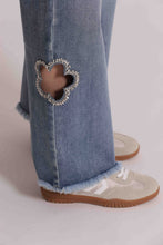 Carica l'immagine nel visualizzatore di Gallery, jeans marine con cut out gioiello  - mimì muà - blu medio
