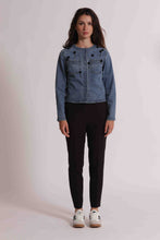 Carica l'immagine nel visualizzatore di Gallery, giacca cropped in jeans con applicazioni floreali  - mimì  muà -  blu
