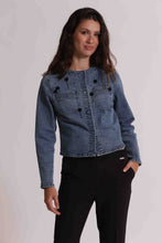 Carica l'immagine nel visualizzatore di Gallery, giacca cropped in jeans con applicazioni floreali  - mimì  muà -  blu
