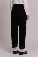 Carica l'immagine nel visualizzatore di Gallery, pantalone cropped in velluto  - mimì muà - nero
