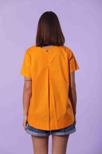 Carica l&#39;immagine nel visualizzatore di Gallery, blusa over con bottoni - mimì muà - mandarino  1485
