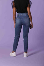 Carica l&#39;immagine nel visualizzatore di Gallery, jeans carrots a vita alta con cintura - mimì muà - blu medio - 2504
