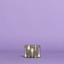 Carica l&#39;immagine nel visualizzatore di Gallery, portafoglio medio in fantasia - mimì  muà - viola verde
